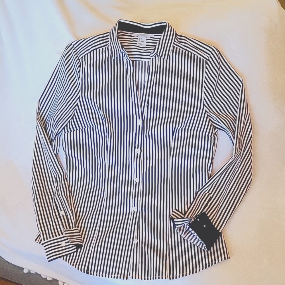 Blouse, size 8 or M, Black & White Pinstripe, Fitted
